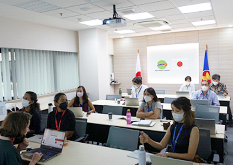 JMT Attends a Series of Trainings on Social Media Management