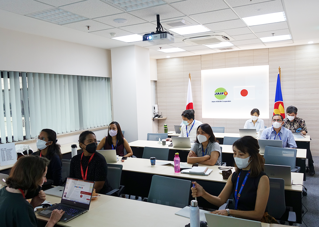 JMT Attends a Series of Trainings on Social Media Management